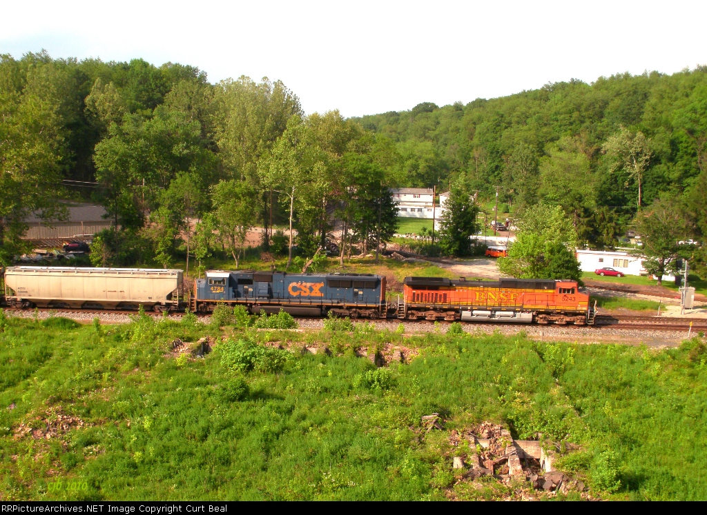 BNSF 5243 and CSX 4784